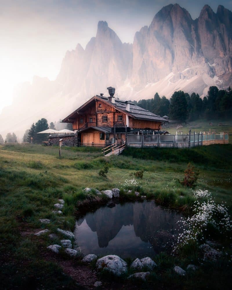 Edit Photoshop d'un superbe van avec en arrière-plan la fin d'un coucher de soleil